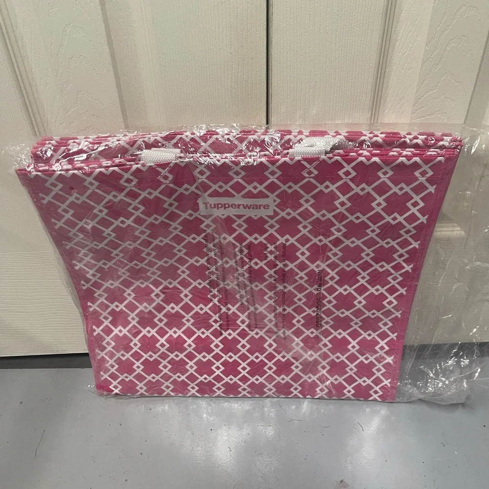 Set of 4 Tupperware Fuchsia and White reusable shopping Totes - Picture 3 of 3